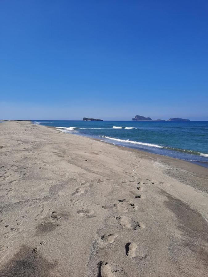 Youhan Beach Resort Сан-Антонио Экстерьер фото